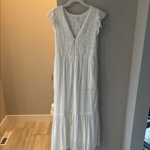 Elegant White Sleeveless Dress